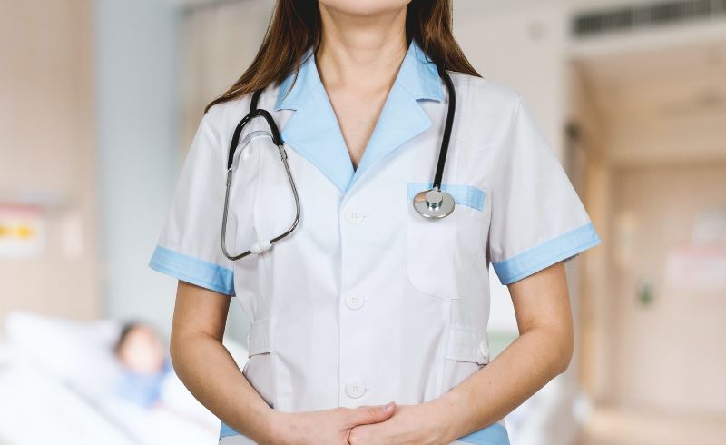 Regulamento de competências específicas do enfermeiro especialista em Enfermagem Médico - Cirúrgica